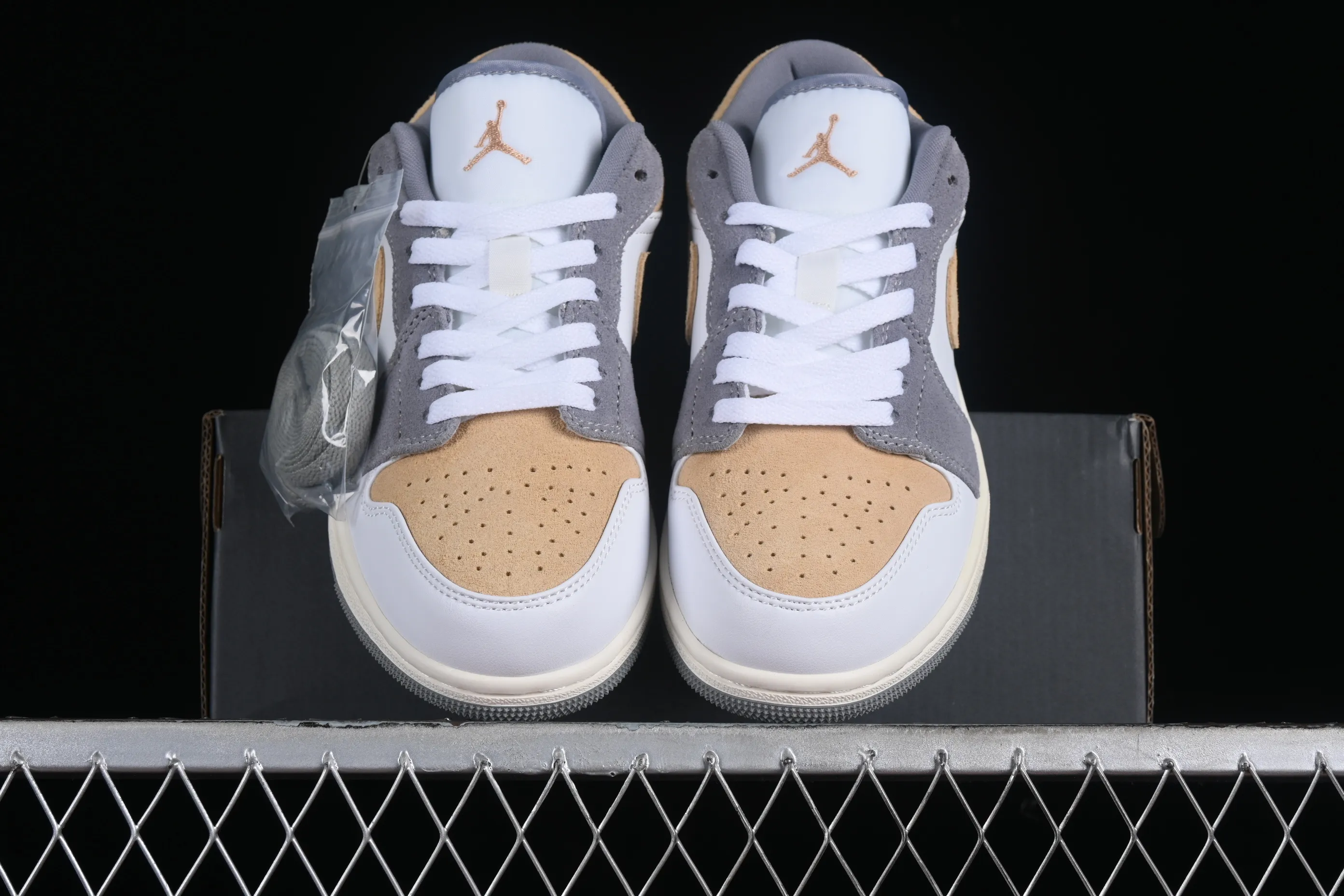 All categories Air Jordan Jordan series basketball shoes Air Jordan 1 Low Z version Air Jordan 1 Low AJ1 Joe 1 gray brown low-top cultural basketball shoes DC0774-189